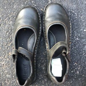NWT born women’s shoes